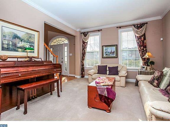 3rd image of 737 Garden Dr