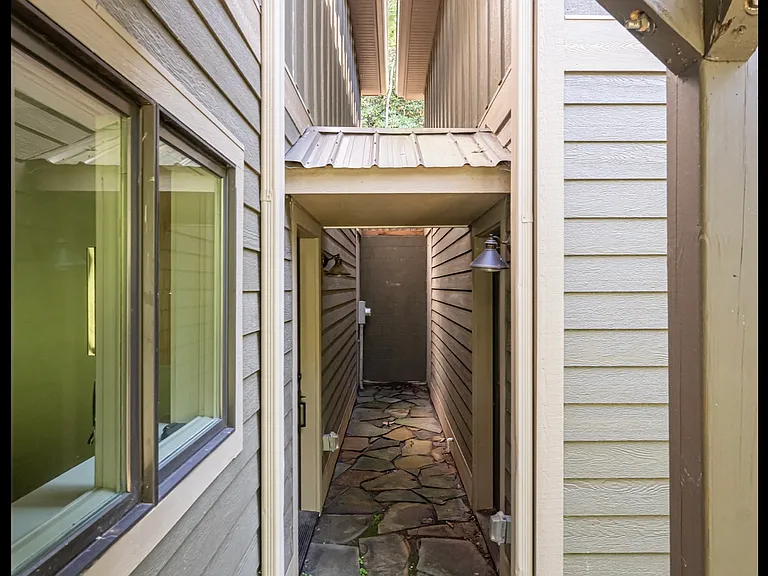 110 Eastmoor Dr — Photo 5