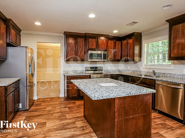 611 Peachtree Rd — Photo 6