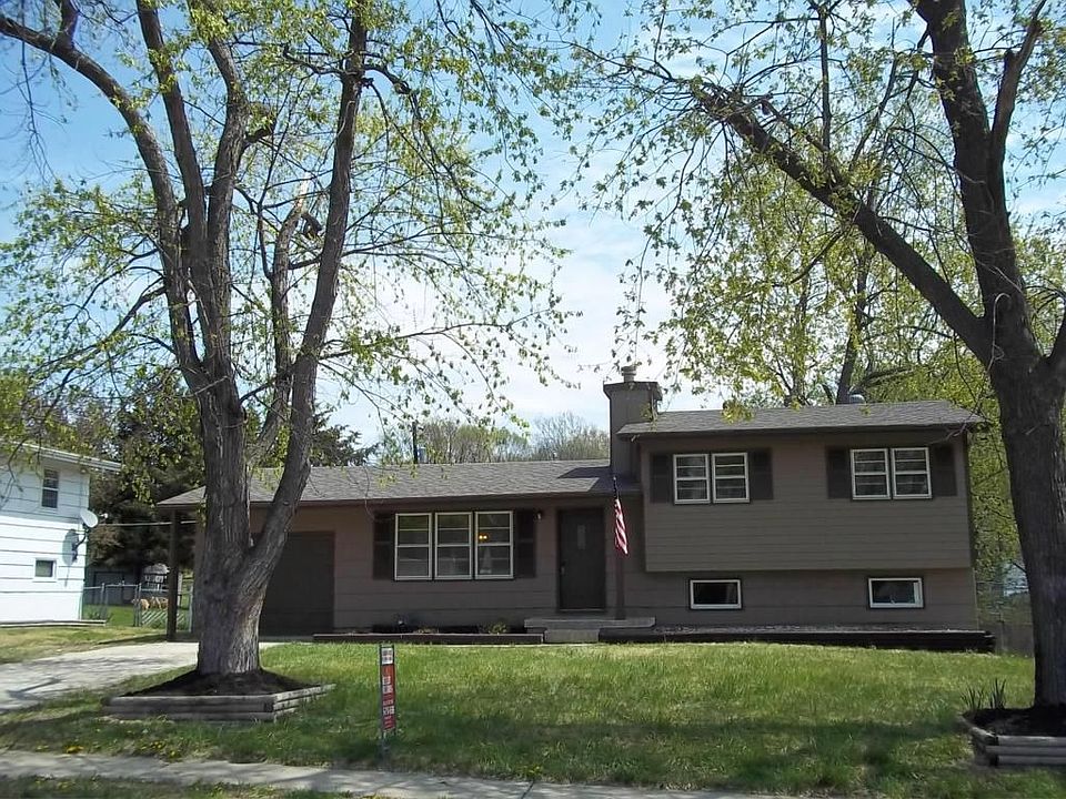 2nd image of 6207 N Michigan Ave
