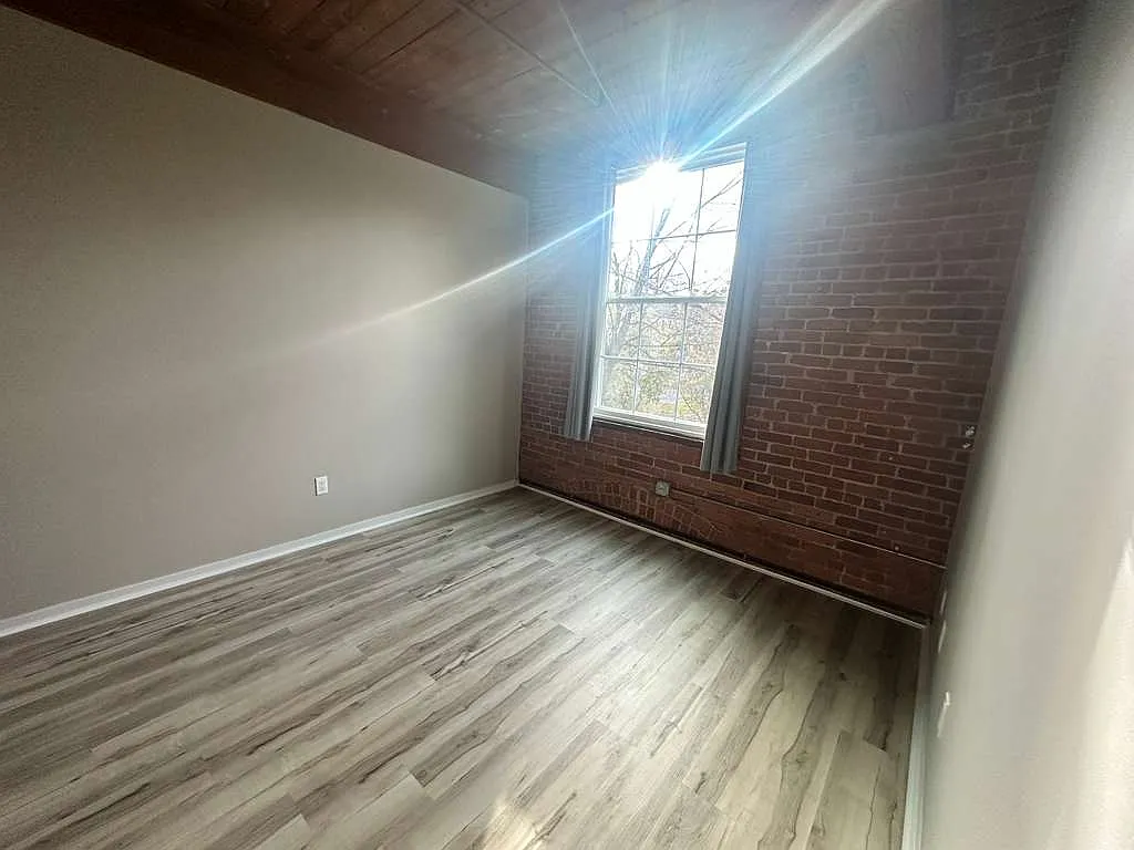 1 bed, 700 sqft, $1,500 — Photo 4