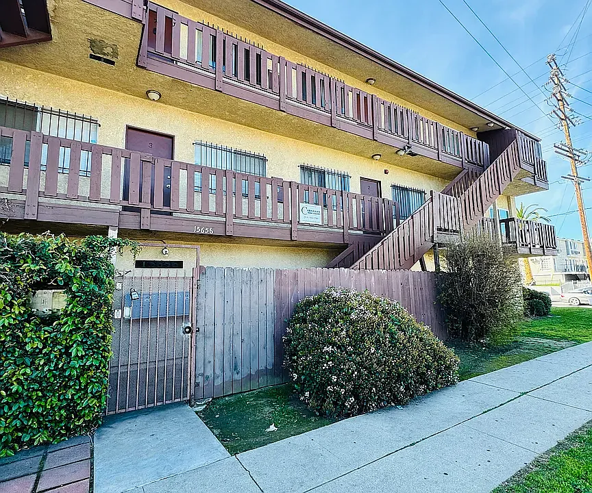 15656 Saticoy St #8