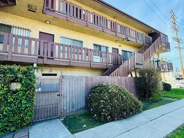 15656 Saticoy St APT 8, Lake Balboa, CA 91406