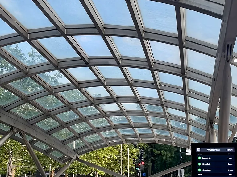 Waterfront metro (2 blocks away)