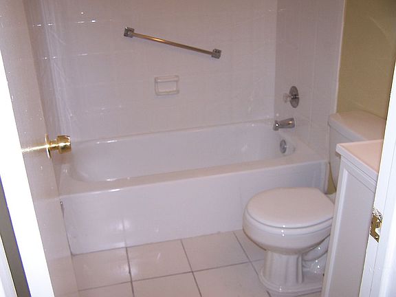 5th image of 16465 NE 22nd Ave APT 101