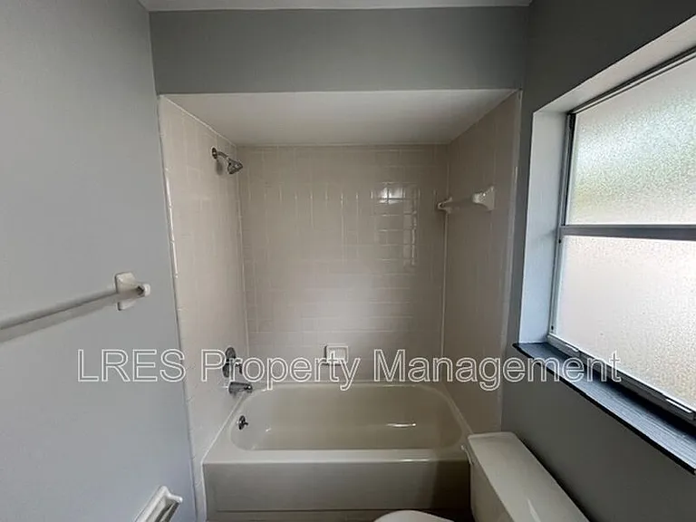 1004 Stout Ct — Photo 25