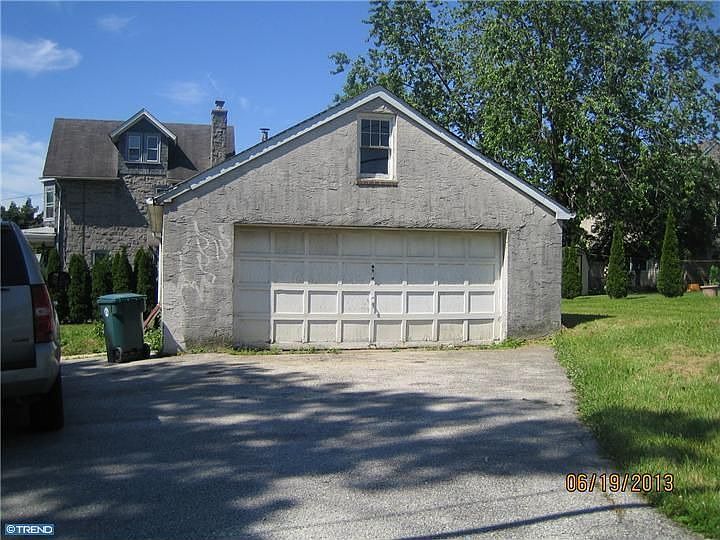 2nd image of 4025 Center Ave
