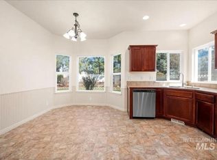 850 W Heather Woods Dr, Nampa, ID 83686