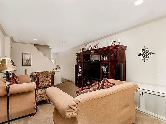 3rd image of 15735 Wyandotte St Unit C