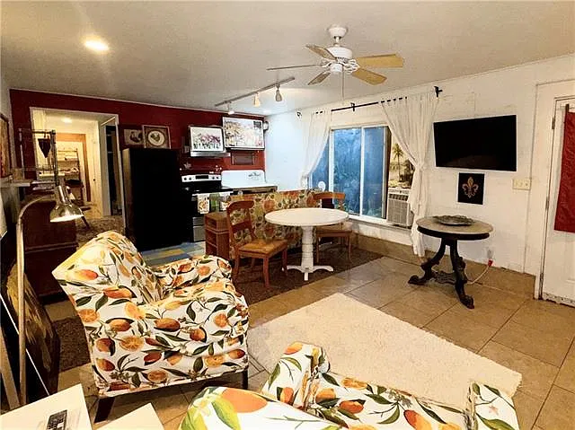 2 bed, 1.0 bath, 925 sqft, $1,450 — Photo 3