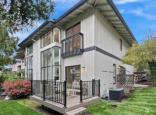 12 18th Ave #A, Kirkland, WA 98033