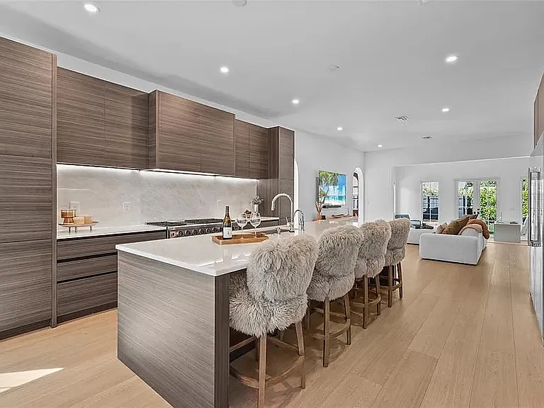 417 N Osprey Ave — Photo 4