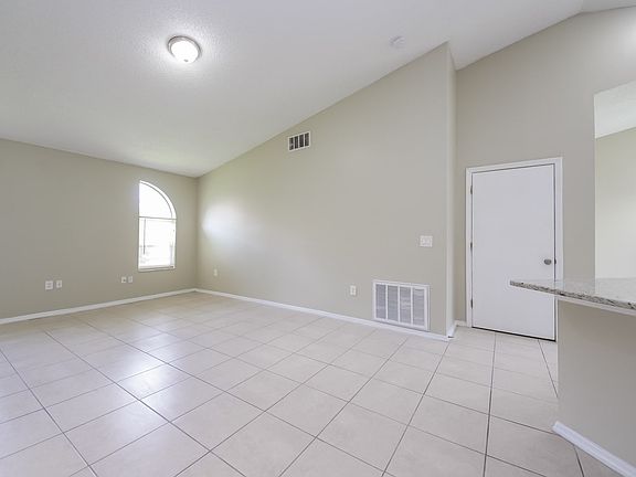 2nd image of 1443 Brook Hollow Dr