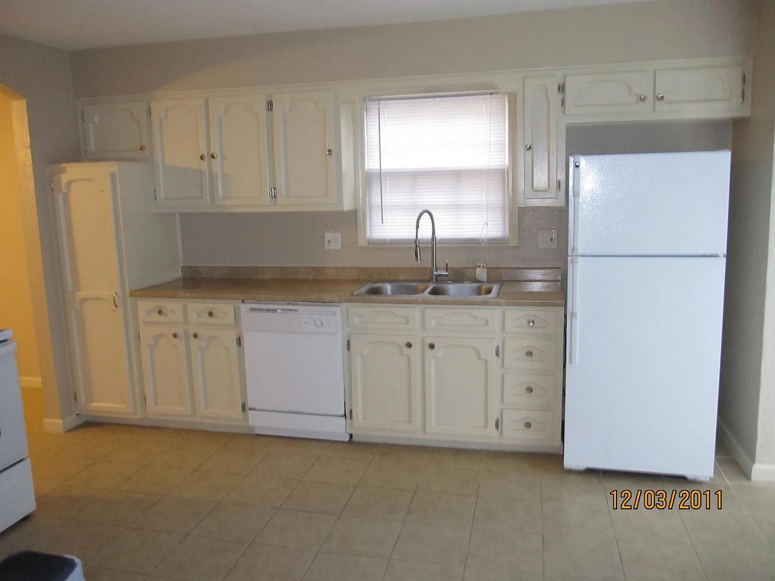 3 bed, 2.5 bath, 1887 sqft, $1,600 — Photo 2