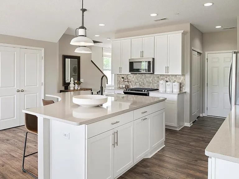 4838 Airlake Dr — Photo 2