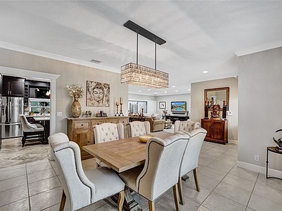 4th image of 16530 Lake Tree Dr