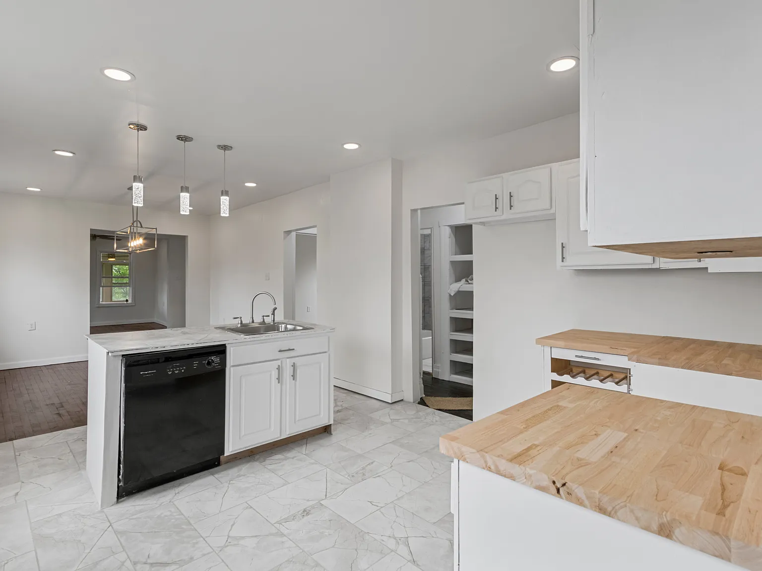 2 bed, 2548 sqft, $1,300 — Photo 3