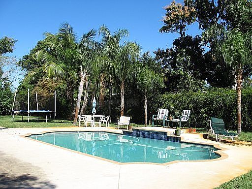 Back Yard w/Pool