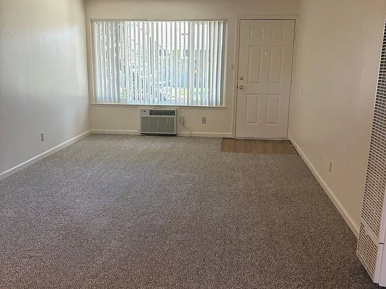 River's Bend Apartments - Orangevale 95662 — Photo 18
