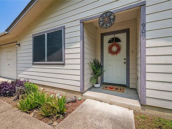 3rd image of 901 Conway Dr