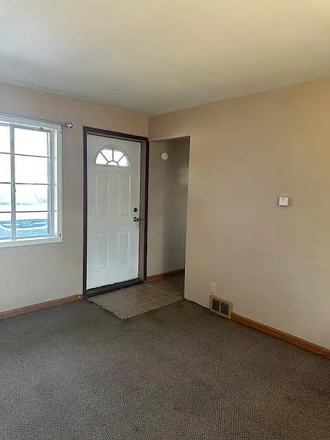 2 bed, 1.0 bath, $625 — Photo 2