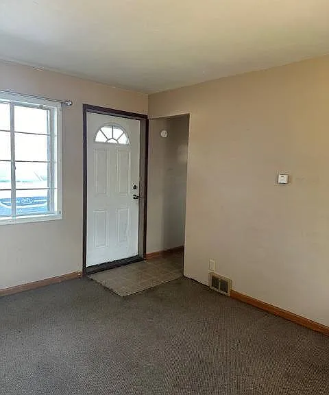 2803 Cleveland Ave SW #3 — Photo 2