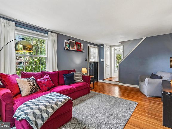 3rd image of 210 Glendalough Rd