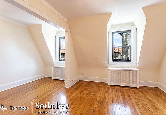 2nd image of 283 Burns St Floor 3