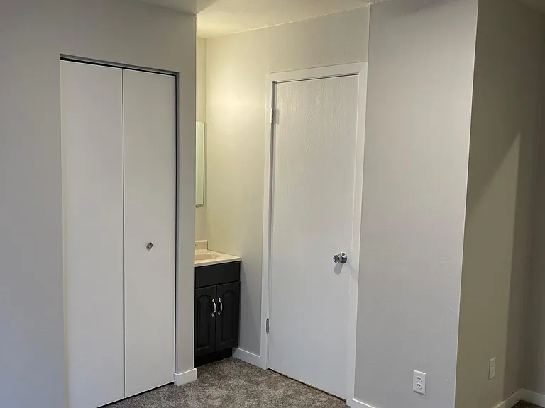 420 S Van Buren St #4 — Photo 15