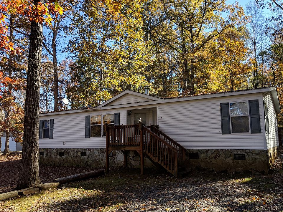 1st image of 940 Pine Lake Dr