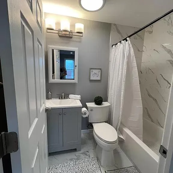 2057 N Franklin St — Photo 10