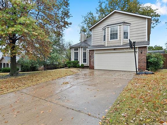 2nd image of 516 Stonehaven Dr