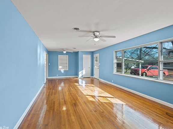 3rd image of 1107 Oak Grove Ave