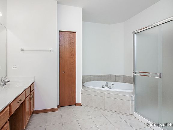 4th image of 18128 Lake Shore Dr