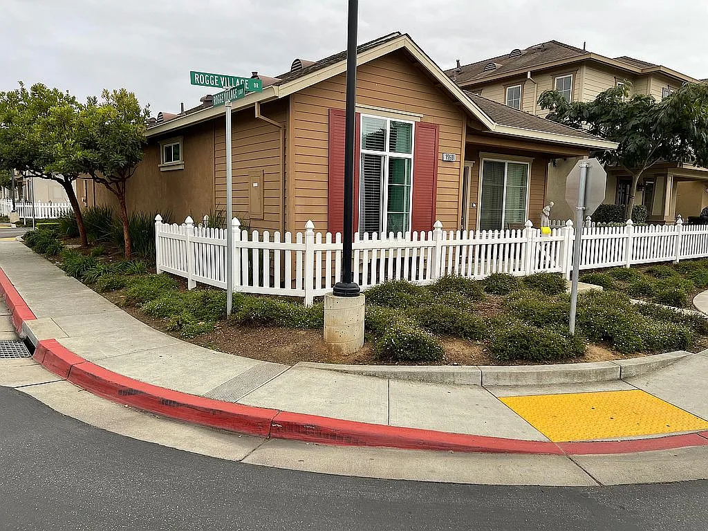 19601 Rogge Village Dr photo 1