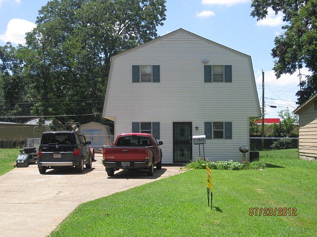 2nd image of 613 S 2nd St