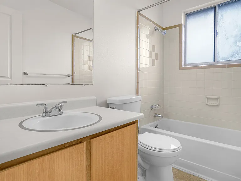 Townhouse Full Bath