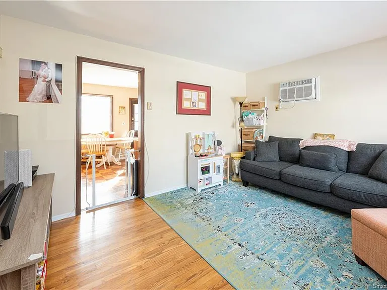 8 Plymouth Ave #B — Photo 2
