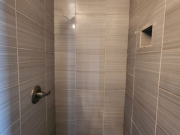 4th image of 1130 W 60th Pl #2B