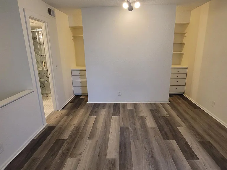 2501 E 10th St #1 — Photo 12
