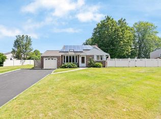 264 Fox Croft Ln, Yorktown Heights, NY 10598