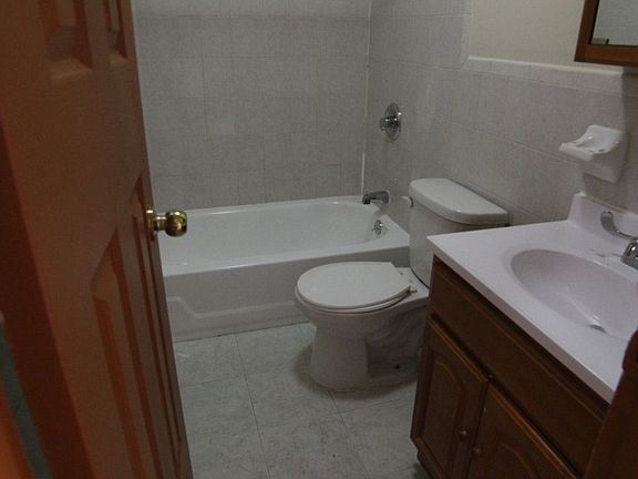 5th image of 426 51st St APT 3