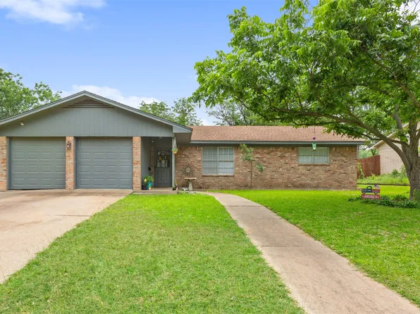 208 Alamosa Dr, Hewitt, TX 76643