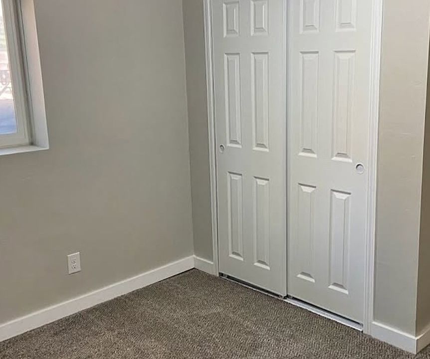 2nd image of 160 Harris St