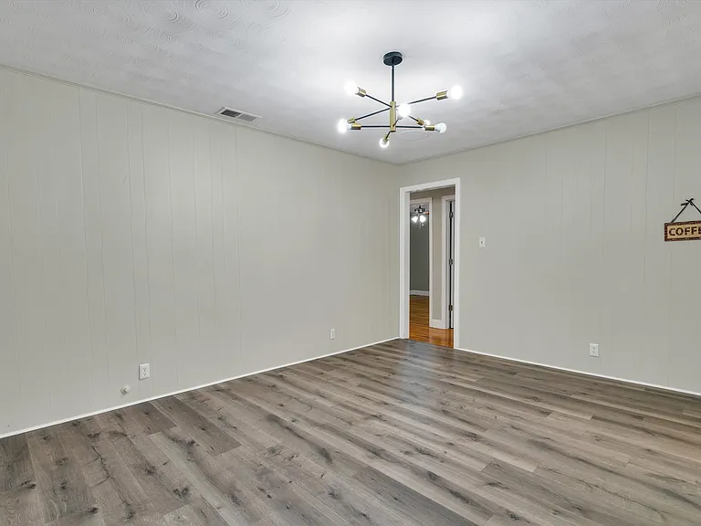 406 N Bonham Dr — Photo 22