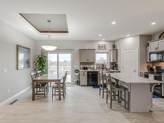 3rd image of 707 Walter Way