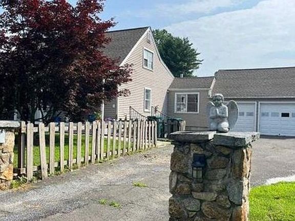 2nd image of 1414 Huntington Rd