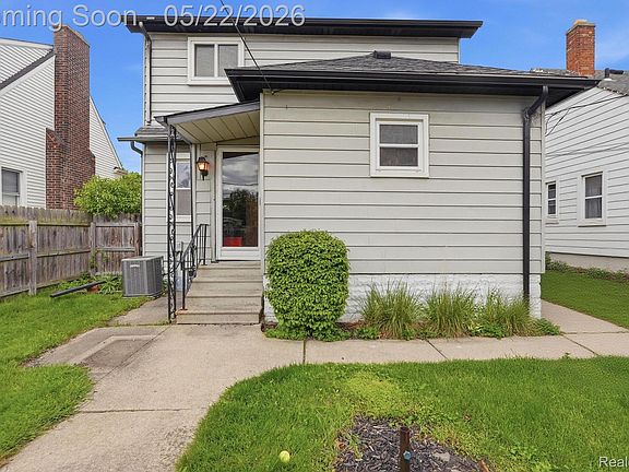 5th image of 18616 Ruth St