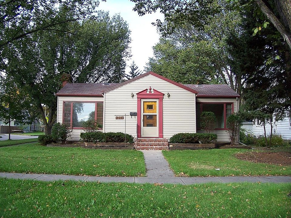 Nice corner lot, close to NDSU college
