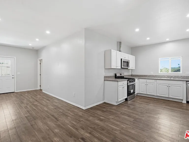 171 E 35th St #173-1/2 — Photo 6